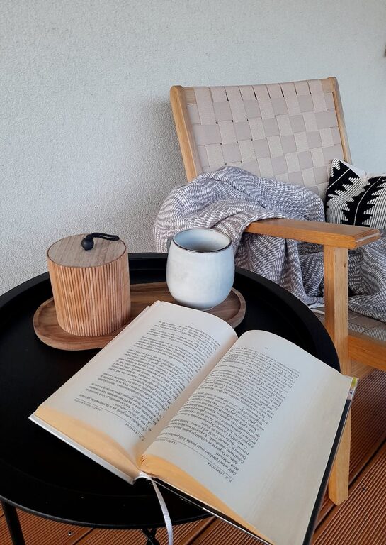 How to Create a Cosy Reading Nook to Boost Relaxation and Creativity